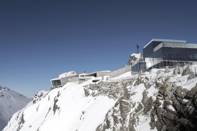あなたも007？ アルプスの山頂3050mにテーマ施設「エレメンツ」…ジャガー・ランドローバーが連携 画像