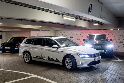 VW、自動駐車のテストを開始…車両が空きスペースを見つける 画像