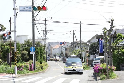 日本信号とDeNA、信号情報を自動運転車に送受信する実証実験を実施 画像