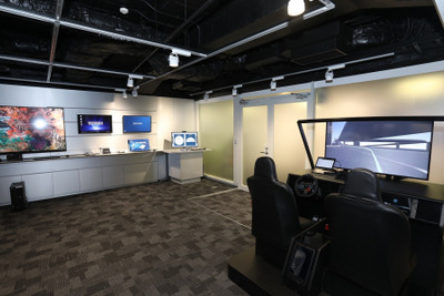 インテル、コラボレーションセンター開設…VR技術導入の運転シミュレーター設置 画像