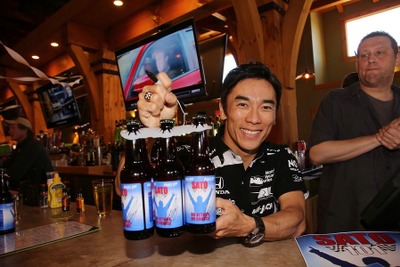 佐藤琢磨ブランドのビールが発売される…自身がバーテンダーでお披露目 画像