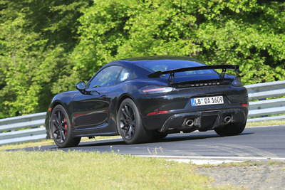 伝説の カレラGT に迫るか…ポルシェ 718ケイマンGT4、高速テストで記録更新? 画像