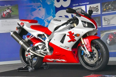 「すげー！オレって速い」を形にしたヤマハのスーパーバイク YZF-R1、生誕20年祝う 画像