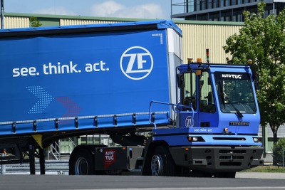 ZF、自動運転の港湾トラクター発表…積み込み作業を自動化 画像