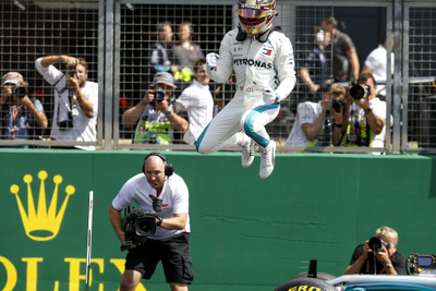 【F1 イギリスGP】トップ3が0.1秒差、ハミルトンがホームGPでポールポジションを獲得 画像