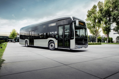 メルセデス、次世代EV大型バス発表　2018年内に量産開始へ 画像
