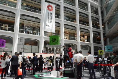 台湾を代表するブランドの展示会を開幕…キムコの電動スクーターも　7月15日まで 画像