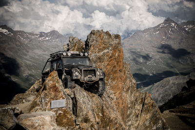 007秘密エージェントのテーマ施設、アルプス山頂3050mに開業…ランドローバーが協力 画像