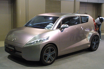 【東京ショー2001出品車】「構造をデザインした」ホンダ『BULLDOG』 画像