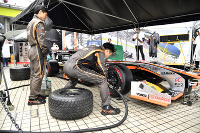 アシックスのワーキングシューズをモータースポーツの中で体験 画像