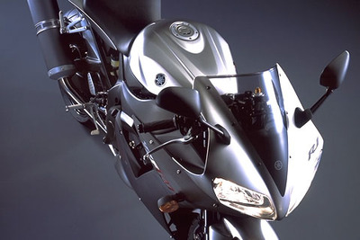 【東京ショー2001 MC出品車】ヤマハ『YZF-R1』に、更なる高速域での旋回性能とリニアなパワー感を 画像