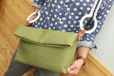 電車の廃棄品で「地産地消」…新京成電鉄の吊り革がかばんやパスケースに 10月20日から発売 画像