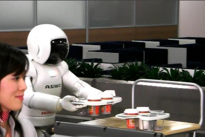 ［動画］飲み物をサービスしてくれるホンダ『ASIMO』 画像