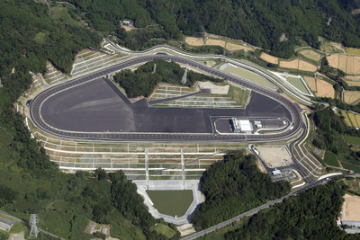 豊田自動織機、三重県亀山市のテストコースが完成 2019年から本格運用へ 画像