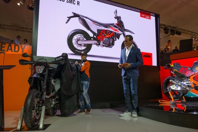 KTM 690 SMC R に2019年型、量産単気筒バイク最強の74馬力…EICMA 2018 画像