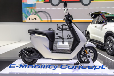 ホンダが電動スクーター提案、2018年末に市販モデル発表へ…広州モーターショー2018 画像