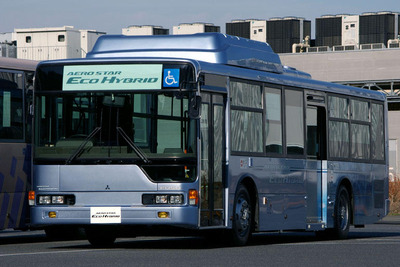 【三菱ふそう エコハイブリッド 新型】環境ソリューションとして将来性あり 画像