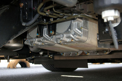 【三菱ふそう エコハイブリッド 新型】エンジンは停止か1600rpm 画像