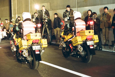 首都高バイク隊、通行規制に出動 画像