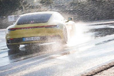 ポルシェ 911 新型に「ウェットモード」、濡れた路面を自動検出しシステムを統合制御 画像