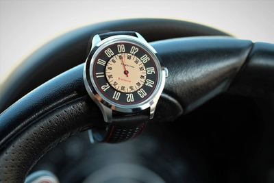 チンクエチェントの速度計をイメージ、回転ディスクウォッチ「ヴェローチェ」発売 画像