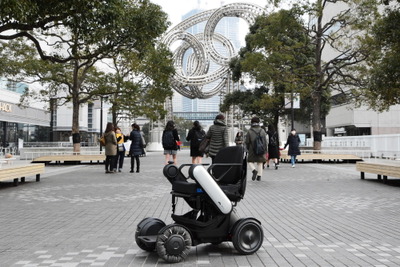 電動車いす WHILL で横浜を回遊…シェアリング実証実験「未来モビリティショーケース」 画像