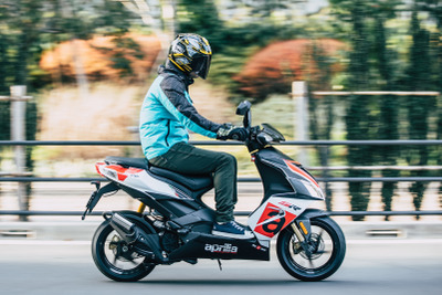 【アプリリア SR50 試乗】2スト&キャブ好きは必見!輸入車で原付という選択肢…青木タカオ 画像