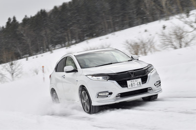 【ホンダ ヴェゼル Modulo仕様 雪上試乗】いかなる環境でも接地感が変わることなく高い安定感をキープ…瀬在仁志 画像