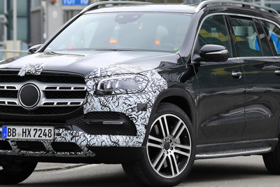 公開直前!メルセデスベンツ GLS 新型、最終デザインほぼ見えた 画像