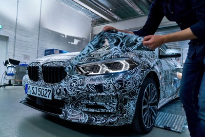 BMW 1シリーズ 新型、最新プロトタイプの画像…今秋発表へ 画像