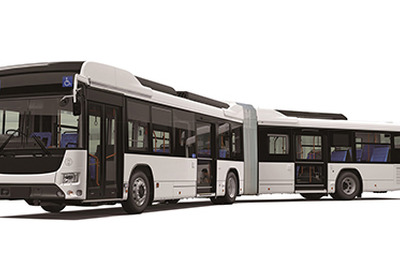 いすゞと日野、国産初のハイブリッド連節バスを共同開発　定員120名で近日市場投入 画像
