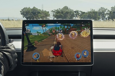 テスラの車載ディスプレイでゲーム、最新作は「ビーチバギーレーシング2」…ハンドルとペダルで操作［動画］ 画像