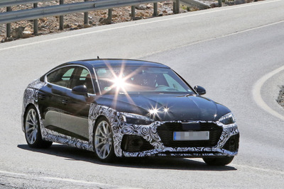アウディ RS5スポーツバック に早くも改良新型!前後デザイン刷新へ 画像