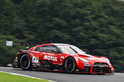 【SUPER GT 第5戦】ニスモGT-Rのクインタレッリ＆松田次生が今季3回目のポール、富士では3大会連続…GT300はマークX MCが首位 画像