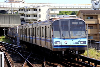 原因は居眠りか？---脱線事故から2か月余りの横浜市営地下鉄で衝突事故 画像