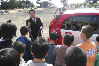 三菱自動車、小学校で電気自動車の勉強 画像