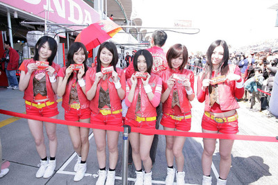 【SUPER GT 第1戦】写真蔵…ピットウォーク 画像