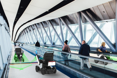 羽田空港で自動運転電動車いすの試験走行　JALやWHILL 画像