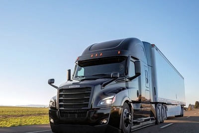 ダイムラーの大型トラック、新世代ディーゼルエンジン搭載へ…北米商用車ショー2019 画像