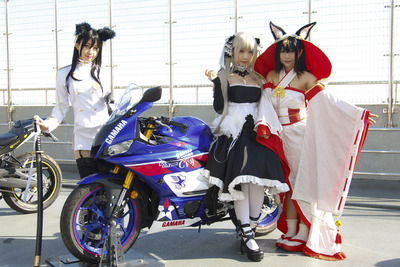 コミケ？ ヤマハ YZF-R25 と アズールレーン で人気コスプレイヤーの撮影会…東京モーターショー2019 画像