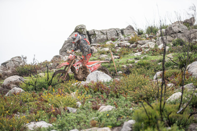 日本のエンデューロ史上初、世界大会ISDEでゴールドメダルを釘村忠が受賞 画像