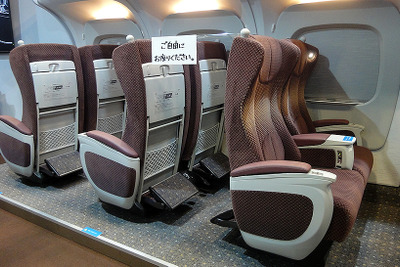 新幹線N700S座席、軌陸車、分岐器、顔認証改札…実機展示いろいろ　鉄道技術展［フォトレポート］ 画像