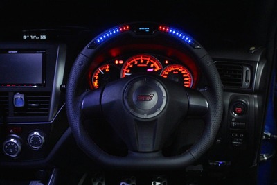 ダムド パフォーマンスステアリングホイール、インプレッサ WRX STI GV/GR系に対応…LEDで車両情報を表示 画像