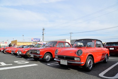 フェラーリ、スカイライン、パブリカなど、クリスマスカラーの旧車が集う…クラシックカーフェスティバルinヘイワールド 画像