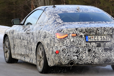 BMW 4シリーズクーペ 新型、初公開は3月のジュネーブか…新形状ライトを確認 画像