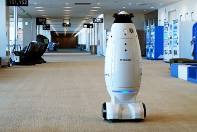 成田空港に警備ロボット導入　SEQSENSE『SQ-2』の近未来感 画像