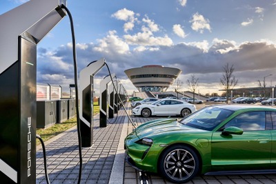 ポルシェの急速充電「ターボチャージング」、欧州で最も強力…ドイツに開設 画像