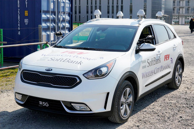 5Gを使って災害時に放置車両を遠隔撤去 ソフトバンクなどが実証実験に成功 画像