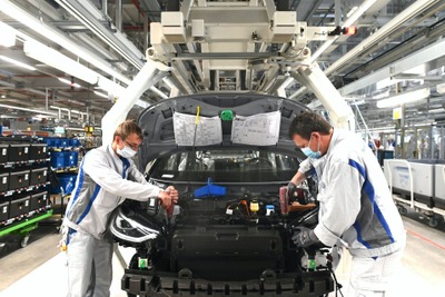 VW、新世代EV『ID.3』の生産を再開…従業員の社会的距離を維持しながら 画像