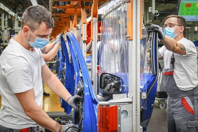 アウディとメルセデスベンツ、生産を再開…1か月ぶりにドイツ工場で 画像
